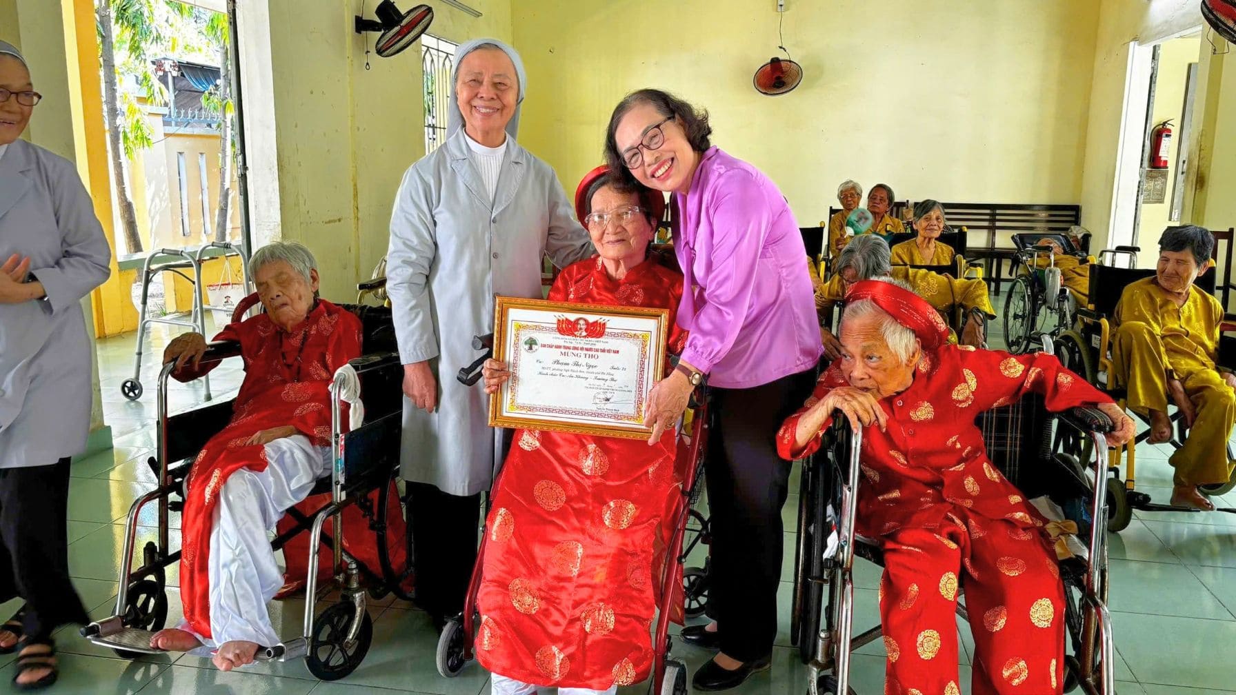 Hội Từ Thiện Đến Thăm Và Chúc Thọ Các Cụ Tại Mái Ấm Tình Thương Đà Nẵng
