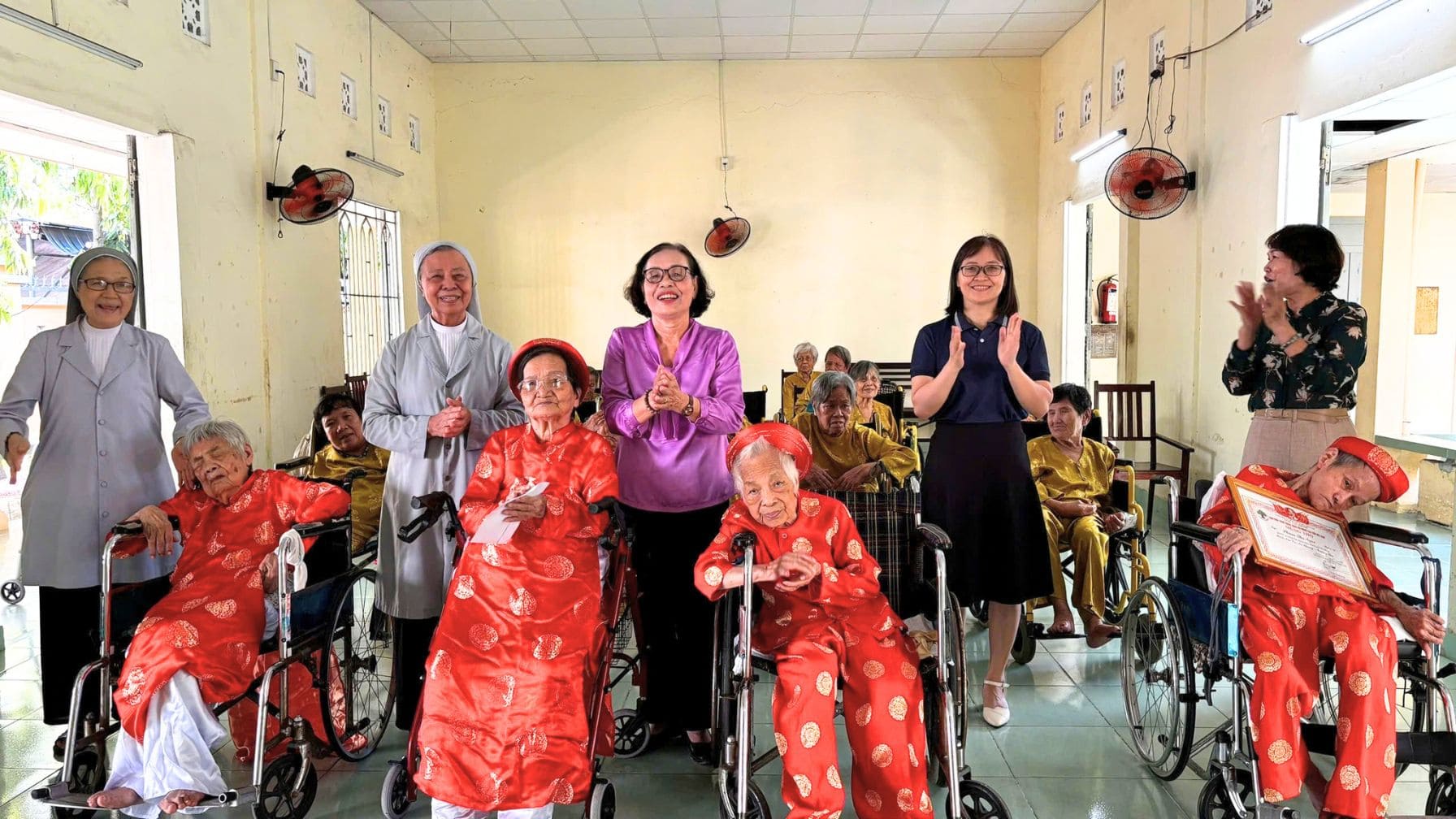 Hội Từ Thiện Đến Thăm Và Chúc Thọ Các Cụ Tại Mái Ấm Tình Thương Đà Nẵng