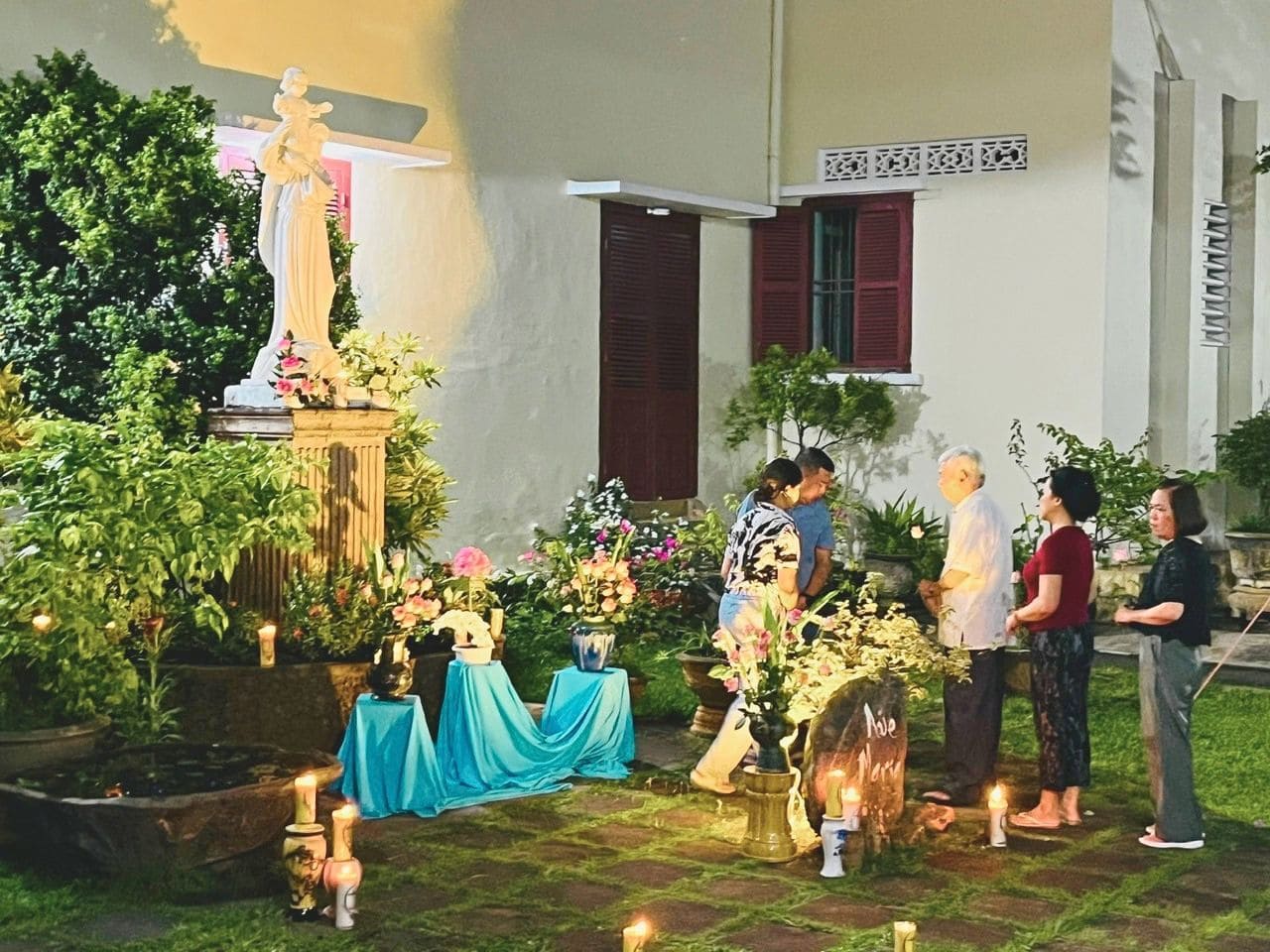 Cộng Đoàn Têrêxa Sốt Sắng Khai Mạc Tháng Mân Côi