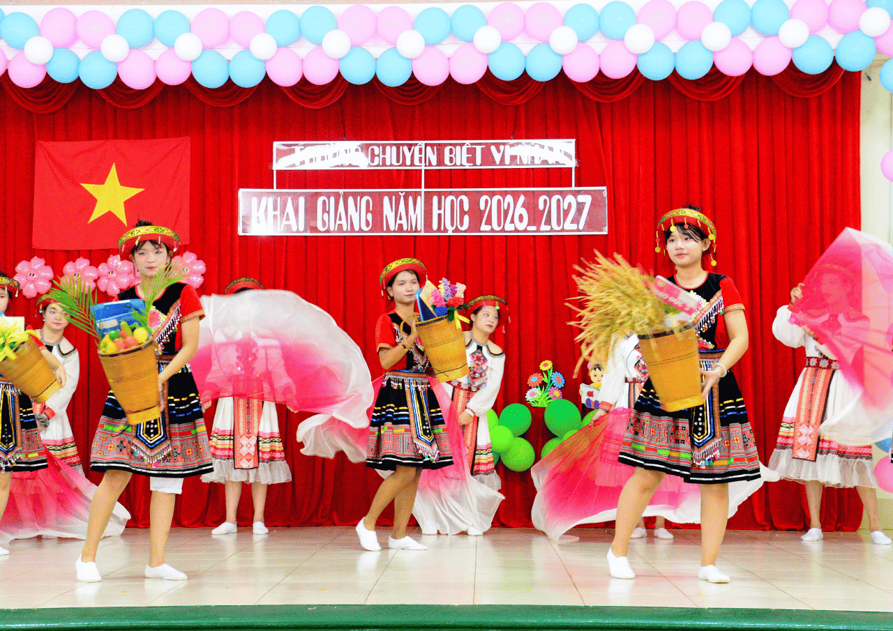 múa cõng chữ về bản