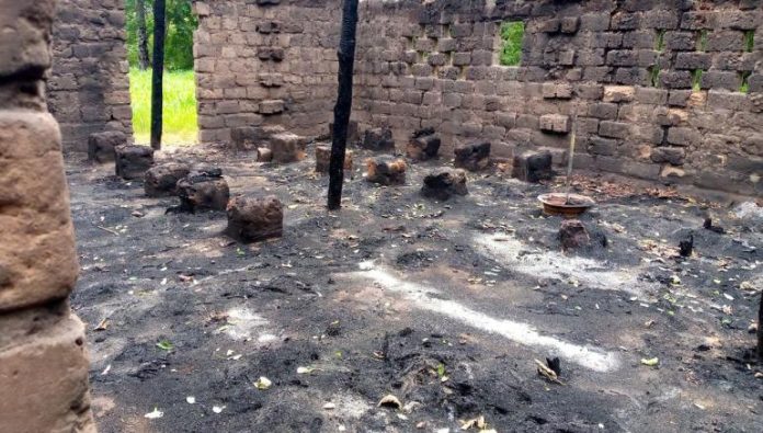 niedergebrannte_kirche_in_nigeria-opendoors_niedergebranntekirche