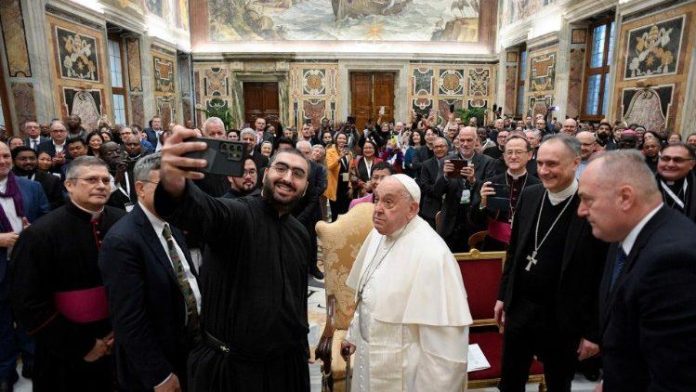 un_momento_delludienza_nella_sala_clementina