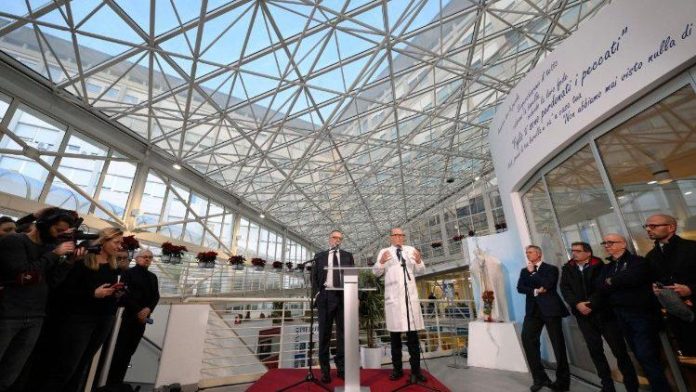 la_conferenza_stampa_sulle_condizioni_di_salute_del_papa_al_policlinico_gemelli