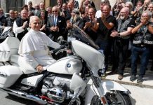 Nhóm Jesus Bikers Tặng Đức Thánh Cha Xe Môtô Đặc Biệt Để Đấu Giá Giúp Trẻ Em Madagascar