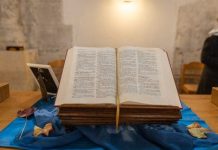 Sách Tin Mừng Bị Đốt Trong Nhà Thờ. Giám Mục Kêu Gọi Đáp Lại Bằng Đức Tin, Cầu Nguyện Và Tha Thứ