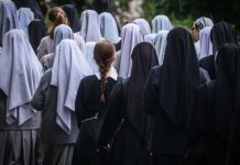 Đức Thánh Cha Kêu Gọi Các Bề Trên Dòng Tu: “Hãy Chuyển Đổi Nhiệm Vụ Để Tránh Sự Xơ Cứng”