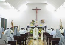 Chầu Thánh Thể Hiệp Thông Cầu Nguyện Cho Đồng Bào Miền Trung