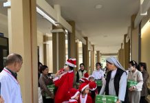 Các Thiên Thần Nhỏ Mầm Non Sơn Ca Chia Sẻ Yêu Thương Trong Mùa Giáng Sinh